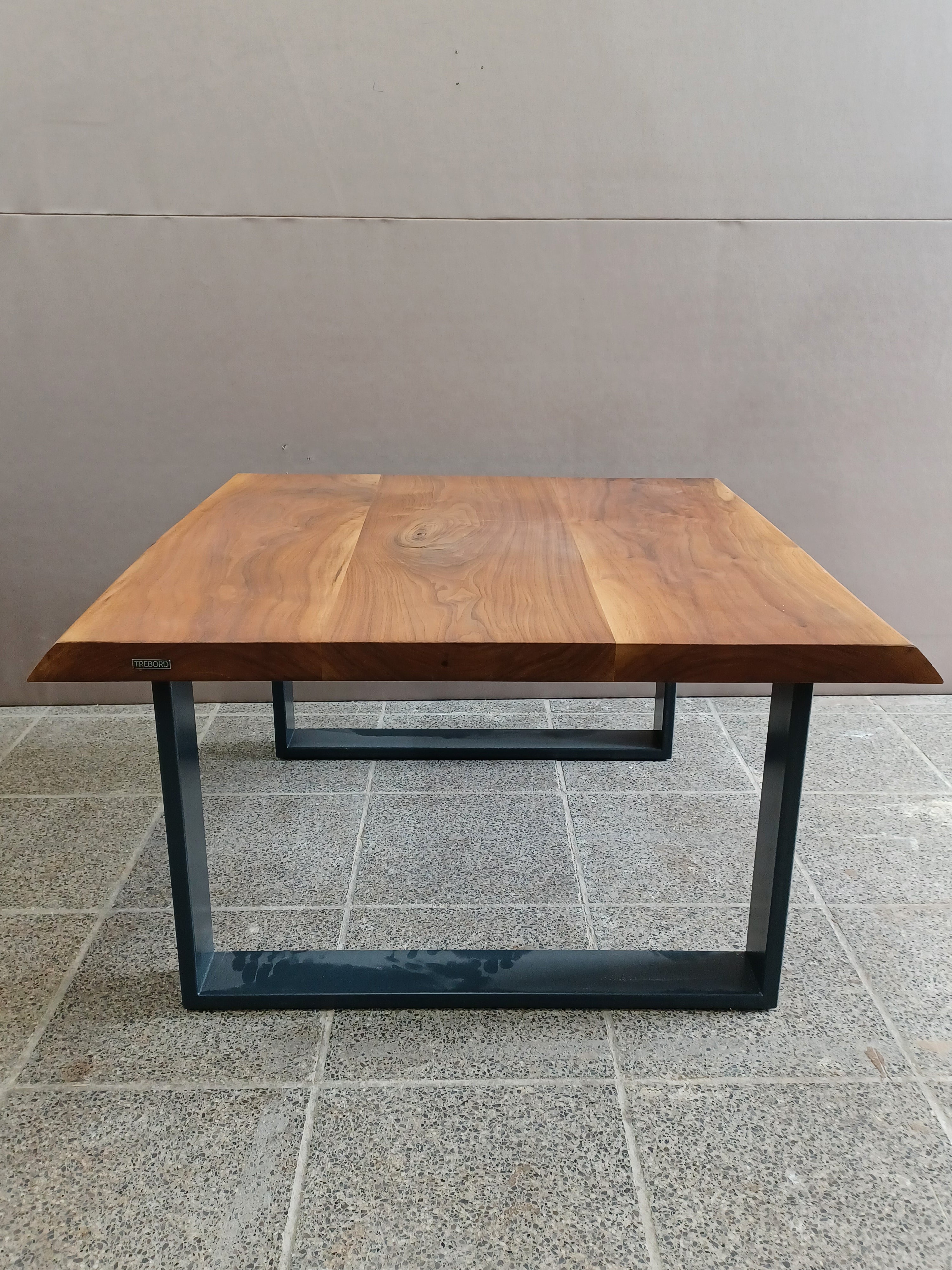 1658 Couchtisch